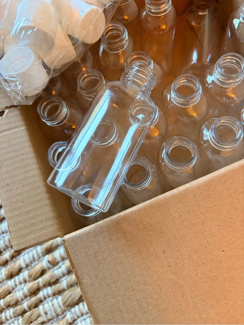 💝FREE GIFT 💝 25 pack Clear Travel Bottles White Flip Cap Party swag bag gifts.